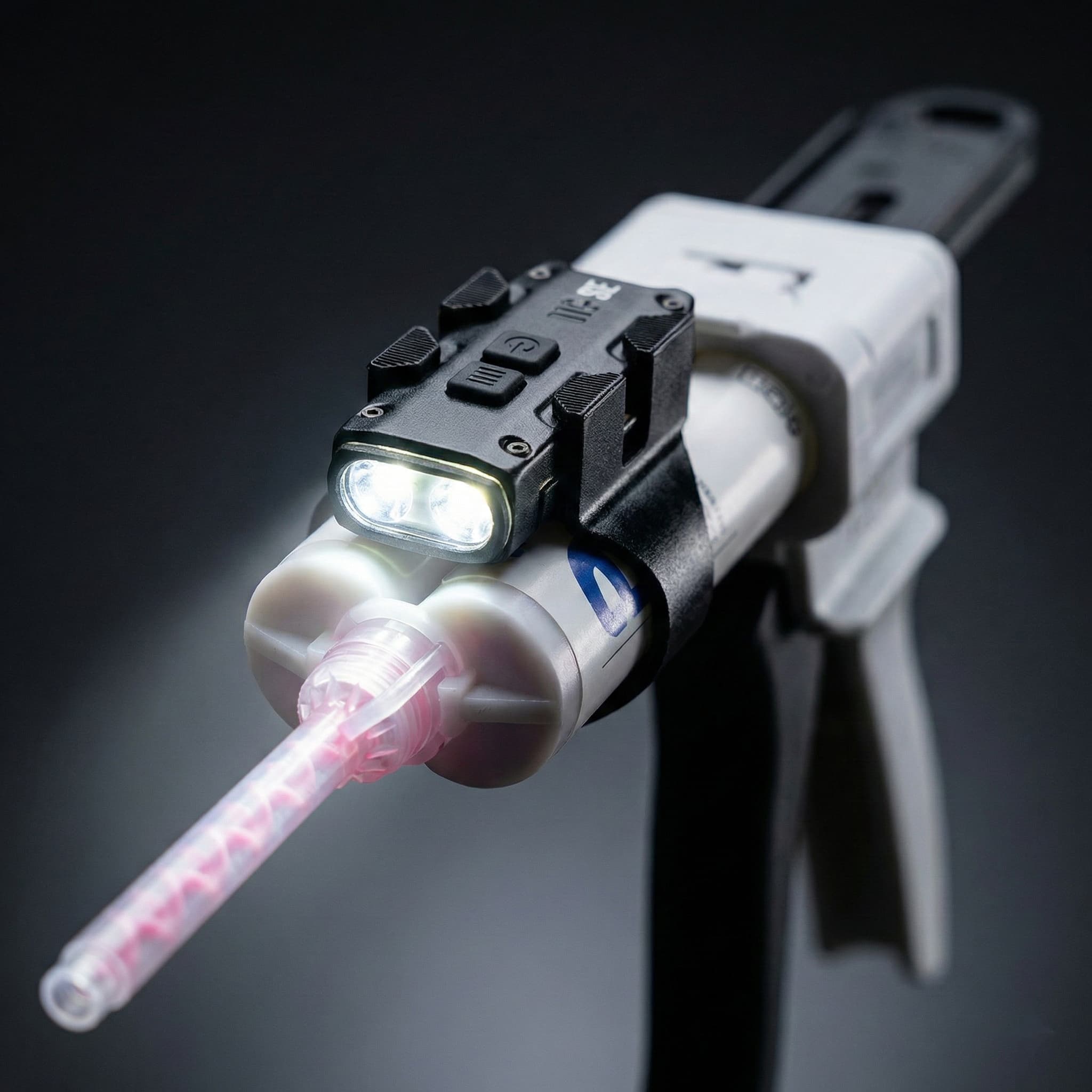 SpotLight 2 LED-spot bevestigd op afdrukspuit